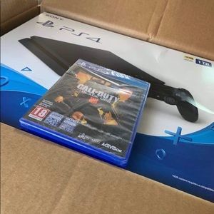 PlayStation 4 brand new 2 controllers and a game
